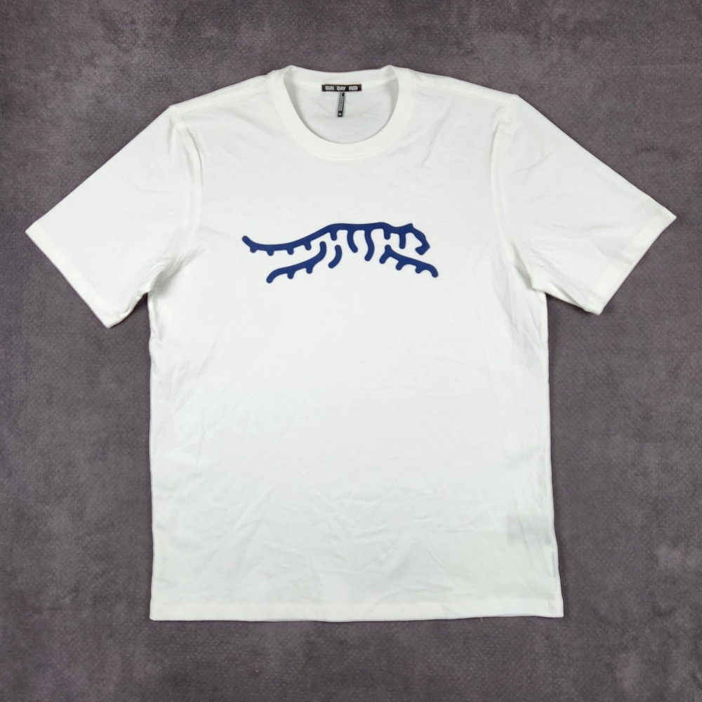 Sun Day Red Tiger Woods Modern Icon Tee Mens Medium White Navy Golf Shirt‎ PGA